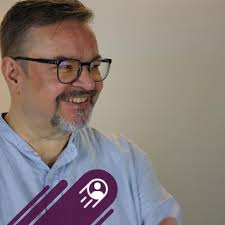 What is the difference between the full size Black and Original Grey  Behringer Wing?