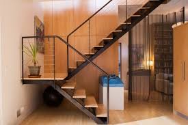 Die Moderne Stahltreppe Fur Innen Und Aussen In Uberwaltigendem Design Stahltreppen Treppen Design Holzstufen