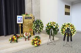 V máji 2013 zomrel po koncerte v karlových varoch dlhoročný bubeník skupiny milan peroutka. Zabil Se Kdyz Nesl Bici Kdyz Ho Nasli Mel Blazeny Vyraz Rekl Janda Na Pohrbu Bubenika Peroutky 49 Ahaonline Cz
