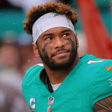 Sunday Miami Dolphins Mailbag: Looking Ahead at the 2025 Roster