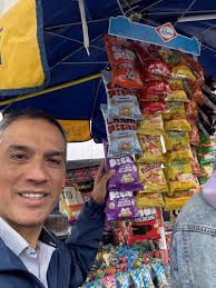 Siempre cerca de los clientes ?? Esa debe de ser una premisa de todas las  compañías, estar ahí donde se realiza la venta cliente-consumidor, ahí es  donde están las oportunidades, por eso