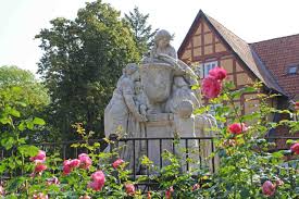 Celle liegt an der aller und ist kreisstadt des landkreises celle. Durch Den Franzosischen Garten