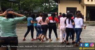 Baru, s.pd., m.si selaku kepala satuan polisi pamong praja provinsi kalimantan tengah menyampaikan bahwa satpol pp provinsi kalteng selalu siap dalam memberikan sosialisasi, edukasi dan melakukan. Dagangan Kacang Penjualnya Perempuan Muda Sintal Hhmm Page 2 Jpnn Com