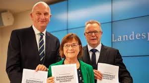 Der koalitionsvertrag bereitete ihr dabei oftmals probleme. Vertrag Unterschrieben Kenia Koalition In Brandenburg Ist Unter Dach Und Fach Rbb24