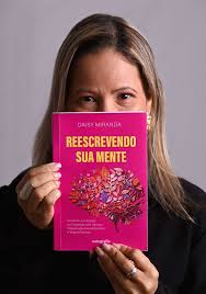 ANSIEDADE E DEPRESSÃO EM ALTA: ESCRITORA BAIANA LANÇA LIVRO SOBRE SAÚDE  MENTAL , NA BIENAL DO LIVRO, EM SÃO PAULO