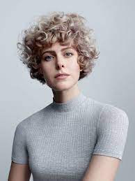 Lockenfrisur Fur Kurze Haare Kurzhaarfrisur Locken Locken Frisuren Kurze Haare Locken
