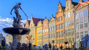 Gdansk, neptune's fountain, poland 2560x1440. Wallpaper Gdansk Neptune S Fountain Poland 2560x1440 Bottlekiller 1197330 Hd Wallpapers Wallhere