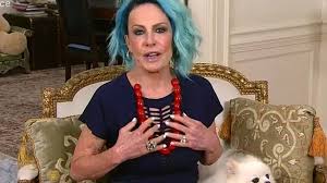 Ana maria braga ensinando este sorvete de apenas dois ingredientes, ai o nome sorvete milagre. Ana Maria Braga Usa Colar De Tomate No Mais Voce E Faz Critica Esta Caro Zoeira Diario Do Nordeste