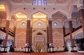 Seni bina keagamaan putrajaya kesenian islam monumen seni bina islam tasik dunia masjid istana. Interior Of The Masjid Putra Or Putra Mosque At Putrajaya Malaysia Interior Of The Masjid Putra Or Putra Mosque At Putrajaya Construc Masjid Putrajaya Mosque