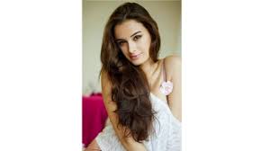 She made her bollywood debut in the 2012 film from sydney with love and shot to success with ayan mukerji's yeh jawaani. Bollywood Actress Evelyn Sharma Releases Her First Book Titled Five Seasons Global Prime News