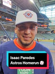 ¡Isaac Paredes se estrenó con todo, mandándola contra el poste para su  primer jonrón como miembro de los Astros! Compartiendo cómo vivió ese  momento, qué tipo de lanzamiento estaba esperando y cómo se ...