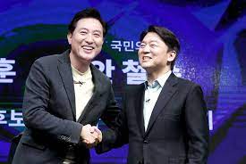 서로 통 큰 양보를 주장했지만 접점을 찾지 못했던 양측은 25일 전 단일화에 합의했습니다. B4lhc39o01sf5m