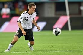 Mit einem vermögen von 22 millionen euro liegt nationalmannschaftskapitän michael ballack auf platz acht der rangliste der reichsten fußballprofis in großbritannien. Philipp Lahm Vermogen 2021 Und Ex Gehalt Beim Fc Bayern