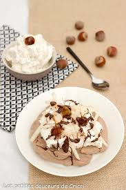 Les Petites Douceurs De Cricri Recette Pavlova Chocolat Poire Et Noisette Pour Les Fetes Pavlova Recette Pavlova Recette Dessert