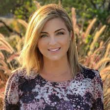 Ana Davis, Real Estate Agent