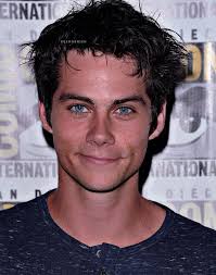 Saint Marc Dylan O'Brien (Coat) Silhouette En Carton Taille Mini Celebrity  Cutouts