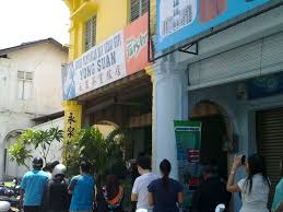 Much like nasi kandar penang kok siong in puchong, ipoh's nasi ganja is operated in a chinese coffee shop. Kedai Kopi Yong Suan Syahrulchaom