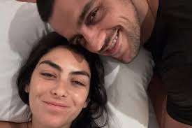 Esposa de Felipe Simas é operada às pressas após passar mal em evento