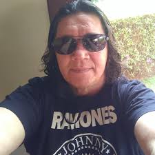 Hello everyone, I've been getting messages & alerts from fans and people  who support me that they are messaging someone