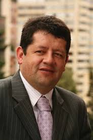El reconocido periodista jhon jairo ocampo, quien ocupó importantes puestos en el periodismo colombiano, murió durante la noche de este lunes 24 de mayo, según informaron varios de sus colegas. John Jairo Ocampo Es Elegido Como El Nuevo Gerente De Rtvc