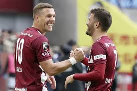 Der frühere fußballweltmeister lukas podolski hat während der mitgliederversammlung seines herzensvereins 1. Lukas Podolski Zeigt Susses Paar Foto Tag24