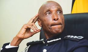 Kayihura bamutaddeko nnatti obutalinnya mu Amerika GAVUMENTI ya Amerika  eweze eyali omuduumizi wa poliisi, Gen. Edward Kale Kayihura okulinnya  ekigere mu ggwanga eryo n'eragira ebyobugagga bye ebiri mu Amerika  bikwatibwe. https://www.bukedde.co.ug ...