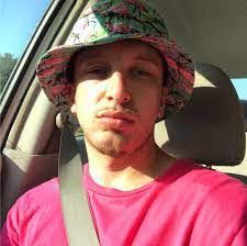 Aaron Roebuck's Instagram, Twitter & Facebook