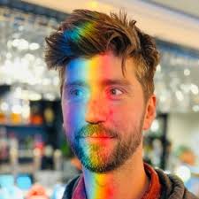 Laura Howarth (@LauraHowarth9)