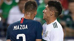 Matt, with his right arm, made the sign that he did not see the mexican because of his size. Edson Alvarez Fue Cobarde Lo De Miazga