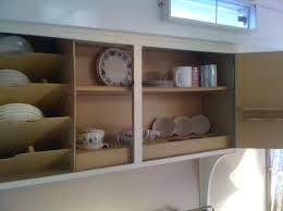 Geschirr ist ein alltagsgegenstand, welcher in der regel recht robust und abriebfest sein sollte. Great Crockery Storage In A Vintage Caravan Wohnwagen Aufbewahrung Retro Wohnwagen Caravan