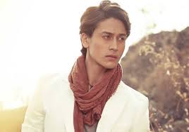 Despite Injury Heropanti Stars Continue Shooting Bollywood News India Tv Presenting smash hit whistle baja official video featuring tiger shroff and kriti sanon from upcoming movie heropanti directed by sabbir khan. despite injury heropanti stars