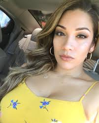 Sassy silver eyeshadow makeup look with green