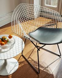 Bertoia Diamond Chair In 2020 Bertoia Diamond Chair Bertoia Chair Bertoia