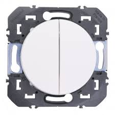Clipsable dans les supports legrand 2 modules blanc. Double Interrupteur Legrand Dooxie