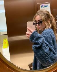 Wake Up In The Morning Feeling Like P Diddy Got My Glasses On Sabs Queens Is Back Via Instagram Story May 27th May 27 2 In 2020 Sabrina Carpenter Outfits Sabrina Carpenter Sabrina Carpenter Style