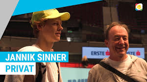Anche jannik sinner ha messo il cuore a posto. Jannik Sinner Privat Stachi Trifft Mytennis Youtube