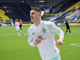 Der 24 jahre alte angreifer aus dem kosovo, der die vergangenen sechs bundesligaspiele. Eintracht Frankfurt Majer Rashica Co Alle Transfergeruchte Rund Um Die Sge Eintracht