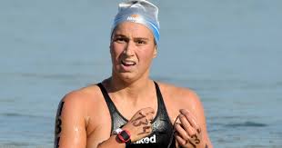 Il triathlon 'classico', quello cosiddetto olimpico le cui distanze sono nei programmi delle olimpiadi, si disputa sui 1500m a nuoto, sui 40 km in bicicletta ed infine, sui 10km di corsa. Lypfouwkuurufm