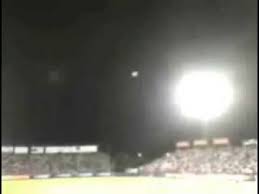20 2º tempo chute de fora da área de gabriel pec é torto, sem perigo para o goleiro simão. Ovni No Jogo Entre Operario E Vasco 1982 Youtube