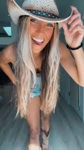 Lila Russell's Instagram, Twitter & Facebook