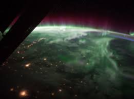 Aurora Borealis From Space 1900 1412 In 2020 Aurora Borealis From Space Earth S Magnetic Field Hubble Images