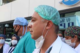 Hastane basan şehir eşkiyaları başhekimin burnunu kırdı