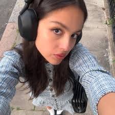 Chloe Wall (@chloewalll)