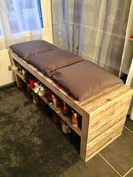 Vous n'en pouvez plus des chaussures qui traînent dans l'entrée ? Fabriquer Un Banc En Palette Pour Ranger Les Chaussures Rangement En Palette Banc En Palette Meuble Palette