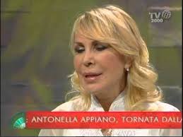Alessandra appiano, la storia della scrittrice e giornalista in tv. Io C Ero Antonella Appiano Tornata Dalla Siria Racconta La Sua Esperienza Youtube