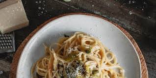 Oliver told gma he focuses on keeping it short and keeping the flavor oliver shared three recipes from 5 ingredients quick & easy food including a steak stir fry, pasta carbonara and garlic chicken. Vegetarische Spaghetti Carbonara A La Jamie Oliver Julia Bakes