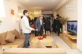 Tọa lạc được bao quanh bởi hồ linh đàm, giao thông đường bộ gần các tuyến đường. Vp4 Linh Ä'am