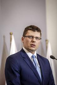 Marcin warchoł w sobotę wyszedł z rodziną na spacer po rzeszowie. Zbieral Pomidory Zostal Wiceministrem Nieznane Fakty Z Mlodosci Zastepcy Ziobry Super Express Wiadomosci Polityka Sport