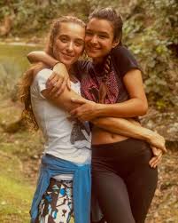 The genesis record is the only commentary on the complete book of genesis written by a creation scientist. Elenco De Genesis Curte Sul Do Brasil Entre Cenas Da Novela Fotos R7 Famosos E Tv
