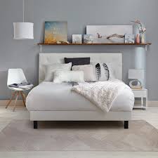 Une grande tête de lit qui vous permettra de profiter d'un bel espace de détente, avec un très beau revêtement boutonné en polyester et un bon garnissage en mousse de polyéther. La Tete De Lit Pourquoi L Adopter Blog But